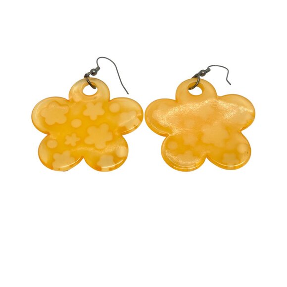 VINTAGE LUCITE FLOWER POWER EARRINGS YELLOW POP ART 60S 80S GROOVY STATEMENT - Picture 8 of 13